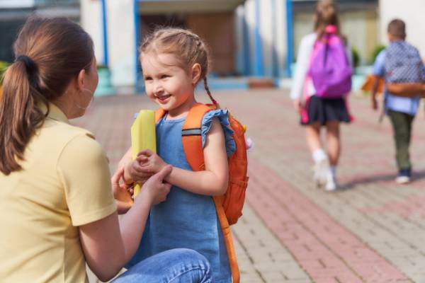 چگونه والدین می‌توانند کودکان را برای ورود به مهد کودک آماده کنند؟